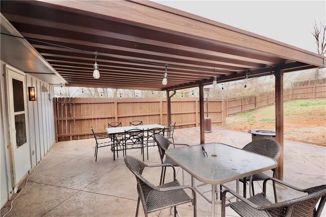 11214 E 10th Street S, Independence, MO 64054