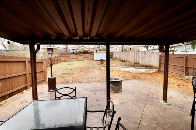 11214 E 10th Street S, Independence, MO 64054