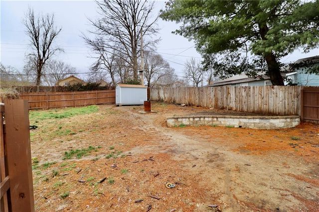 11214 E 10th Street S, Independence, MO 64054