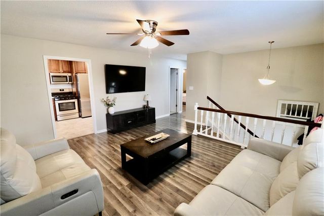 11214 E 10th Street S, Independence, MO 64054