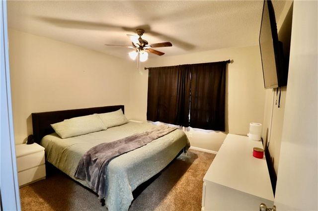 11214 E 10th Street S, Independence, MO 64054