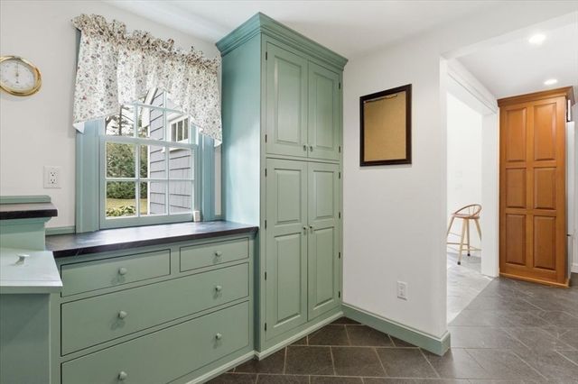 65 Walpole St, Dover, MA 02030