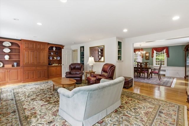 65 Walpole St, Dover, MA 02030