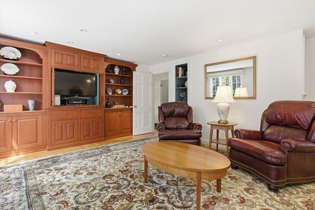 65 Walpole St, Dover, MA 02030