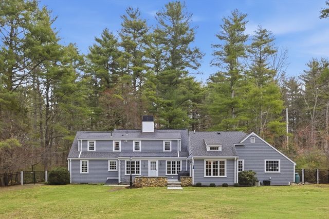 65 Walpole St, Dover, MA 02030