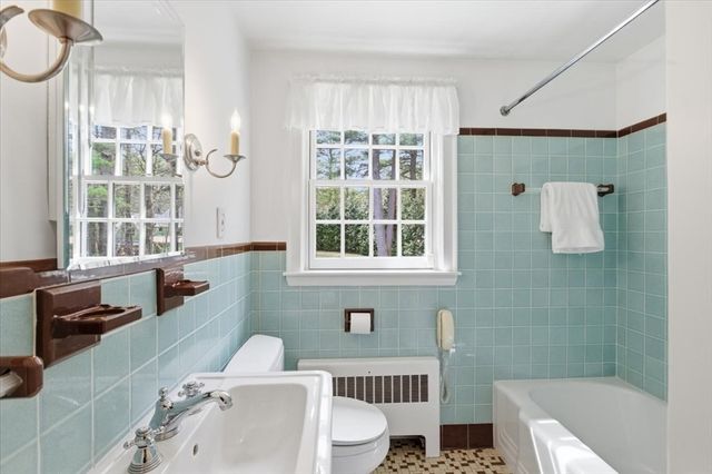 65 Walpole St, Dover, MA 02030