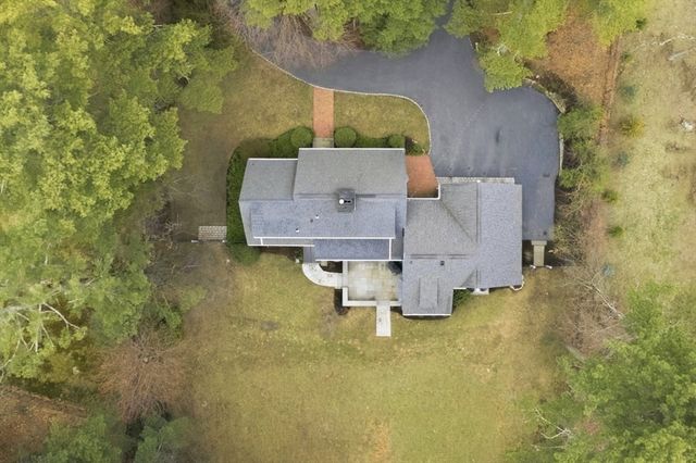 65 Walpole St, Dover, MA 02030