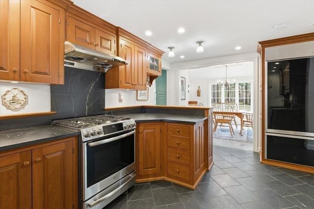 65 Walpole St, Dover, MA 02030