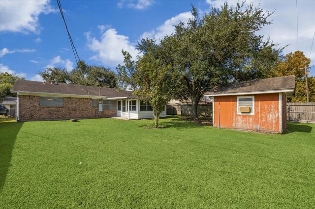 7806 Jonquil Drive, Texas City, TX 77591