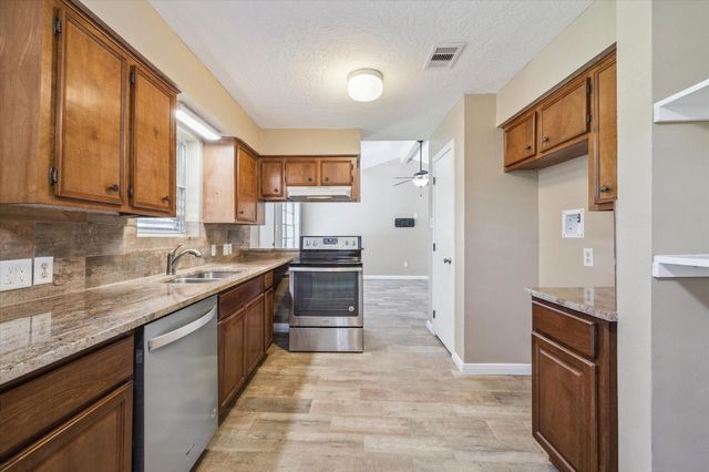 7806 Jonquil Drive, Texas City, TX 77591