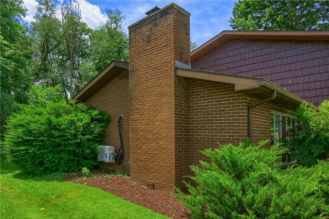 106 Colonial Way, Center Twp, PA 15001