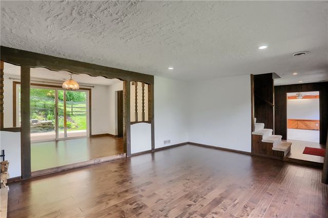 106 Colonial Way, Center Twp, PA 15001