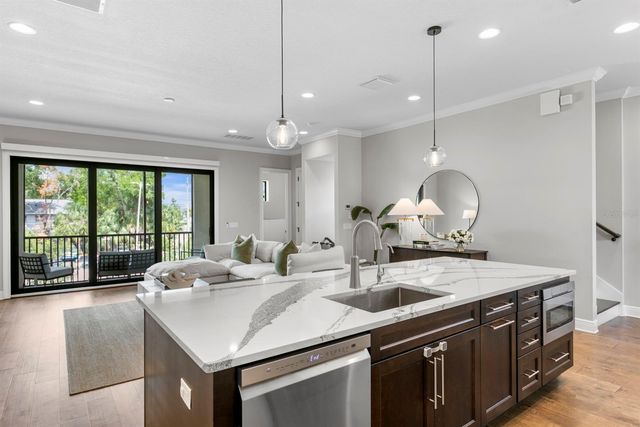 3215 W DE LEON STREET 6, Tampa, FL 33609