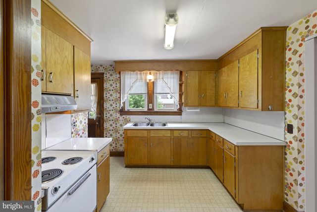 203 PARK HEIGHTS BLVD, Hanover, PA 17331