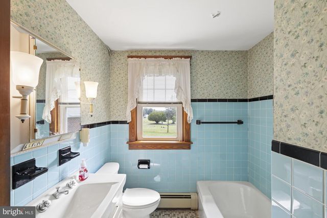 203 PARK HEIGHTS BLVD, Hanover, PA 17331