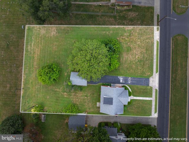 203 PARK HEIGHTS BLVD, Hanover, PA 17331