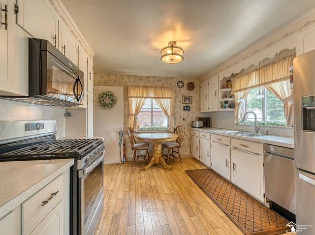 831 Wolverine Avenue, Monroe, MI 48161