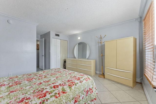 1725 W 60th Street F126, Hialeah, FL 33012