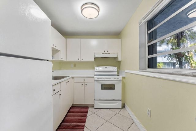 1725 W 60th Street F126, Hialeah, FL 33012