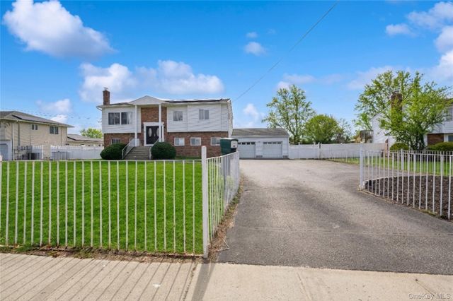 40 Scholar Lane, Commack, NY 11725