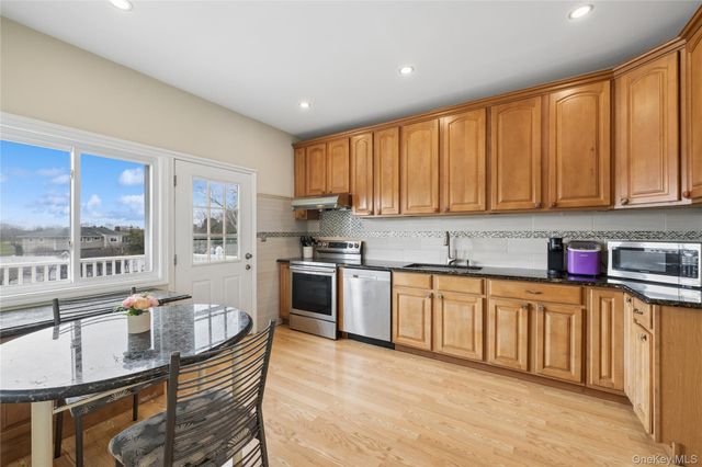 40 Scholar Lane, Commack, NY 11725