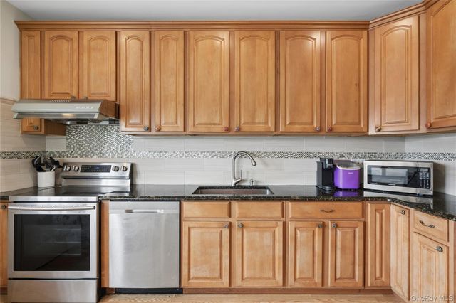 40 Scholar Lane, Commack, NY 11725