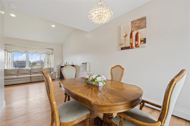 40 Scholar Lane, Commack, NY 11725