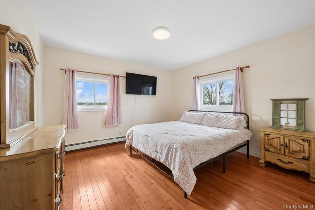 40 Scholar Lane, Commack, NY 11725