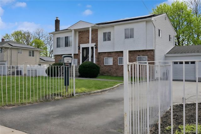 40 Scholar Lane, Commack, NY 11725