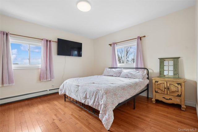 40 Scholar Lane, Commack, NY 11725
