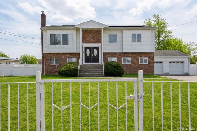 40 Scholar Lane, Commack, NY 11725