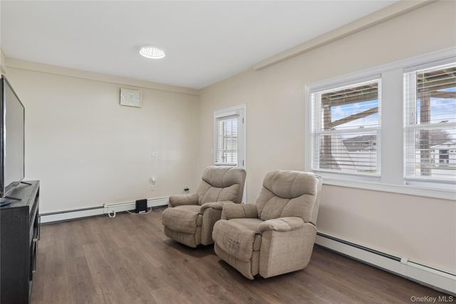 40 Scholar Lane, Commack, NY 11725