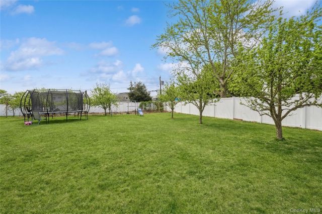 40 Scholar Lane, Commack, NY 11725