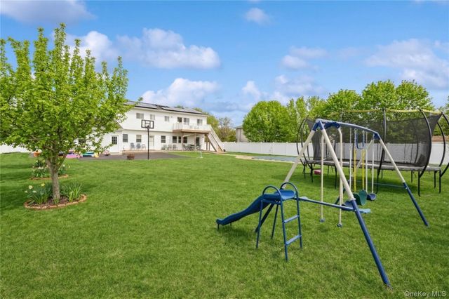 40 Scholar Lane, Commack, NY 11725
