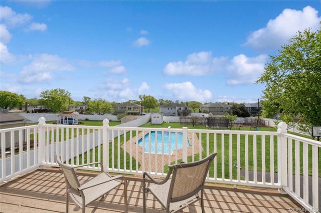 40 Scholar Lane, Commack, NY 11725
