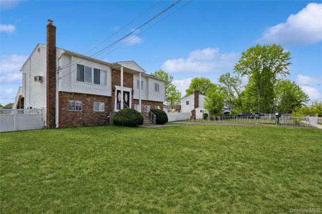 40 Scholar Lane, Commack, NY 11725