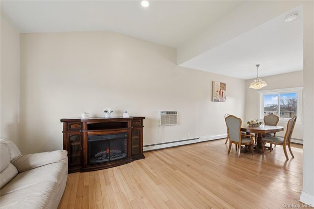 40 Scholar Lane, Commack, NY 11725