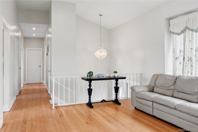 40 Scholar Lane, Commack, NY 11725