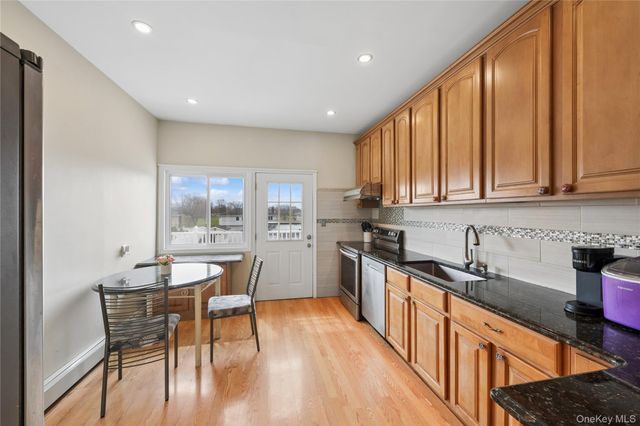 40 Scholar Lane, Commack, NY 11725
