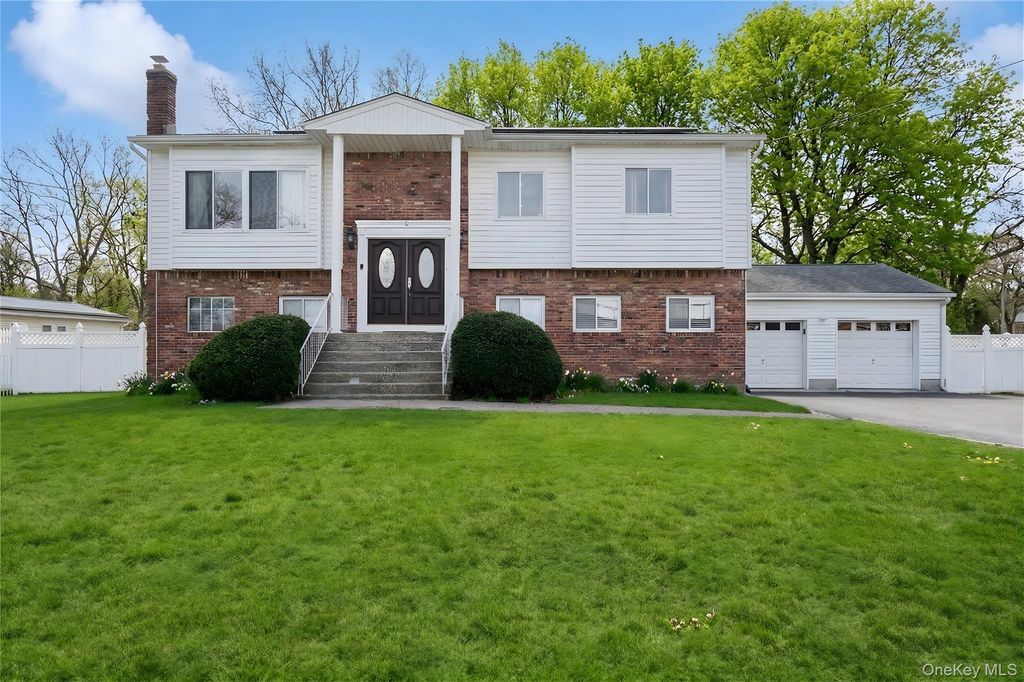 40 Scholar Lane, Commack, NY 11725
