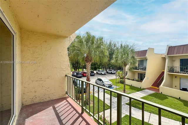 13898 SW 90th Avenue 204-EE, Miami, FL 33176