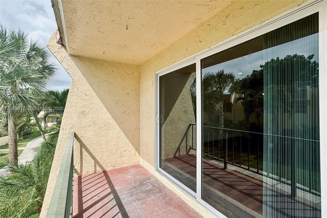 13898 SW 90th Avenue 204-EE, Miami, FL 33176
