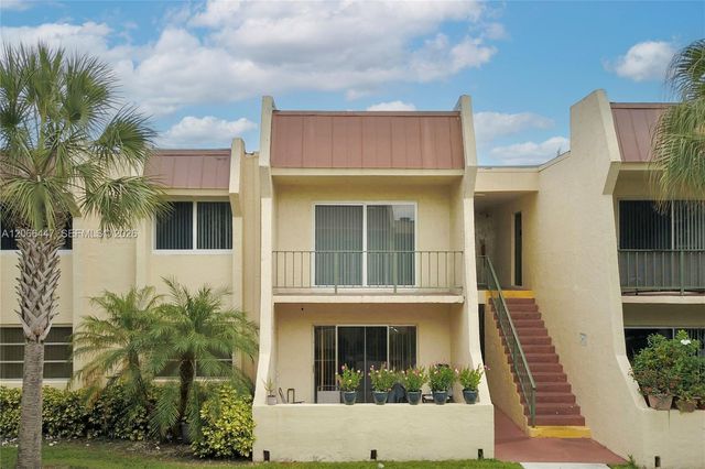 13898 SW 90th Avenue 204-EE, Miami, FL 33176