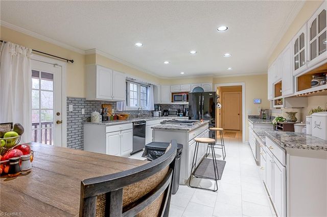 900 Warren Farm Road, Walnut Cove, NC 27052