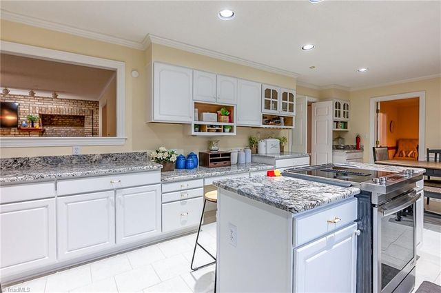 900 Warren Farm Road, Walnut Cove, NC 27052