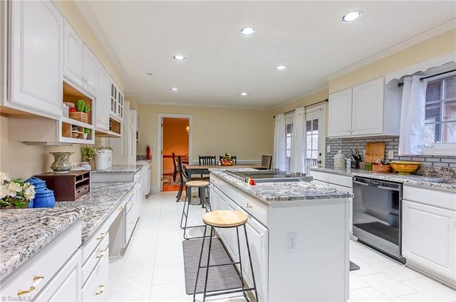 900 Warren Farm Road, Walnut Cove, NC 27052