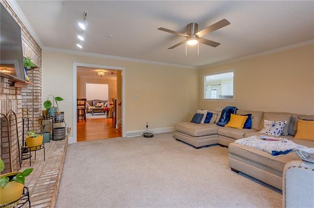 900 Warren Farm Road, Walnut Cove, NC 27052