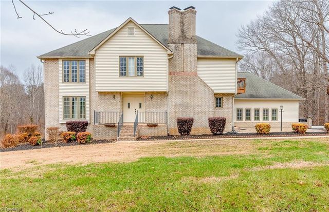 900 Warren Farm Road, Walnut Cove, NC 27052