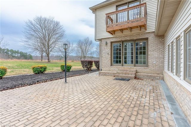 900 Warren Farm Road, Walnut Cove, NC 27052