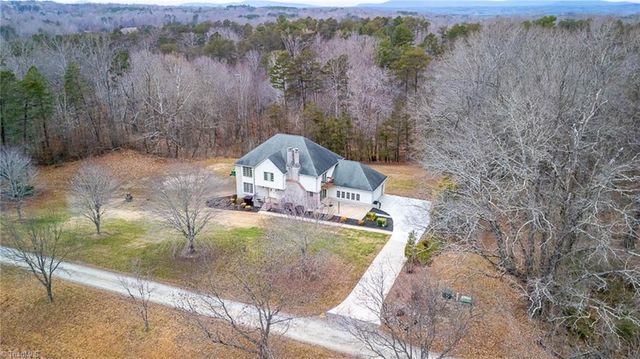 900 Warren Farm Road, Walnut Cove, NC 27052